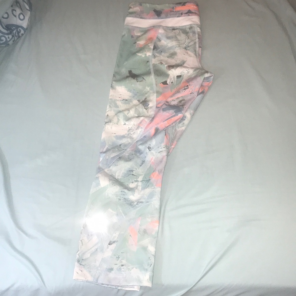 Lululemon run inspire crops